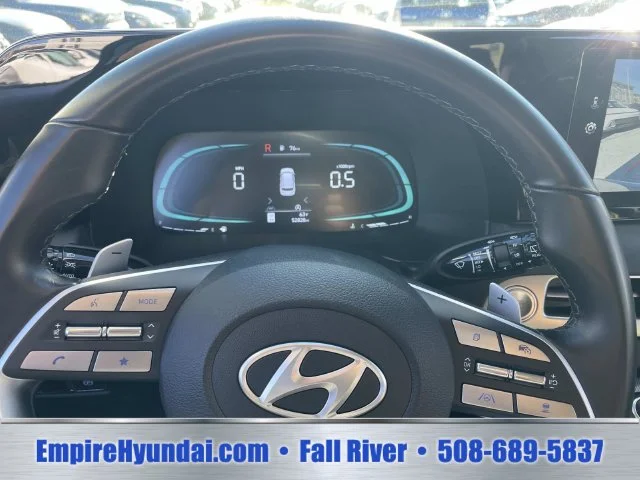 Used 2025 Gray Hyundai SEL image 27