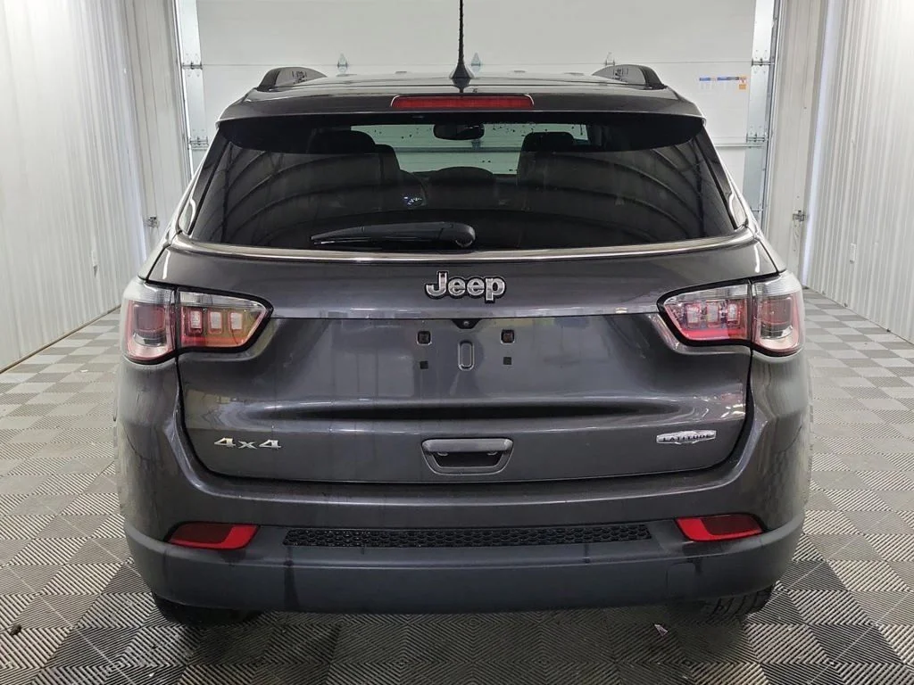 Used 2022 Gray Jeep Latitude image 13