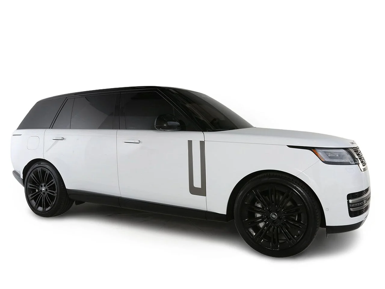 Used 2024 White Land Rover SE image 10