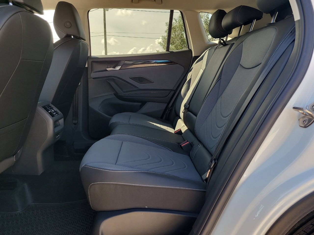 New 2026 Pure White Volkswagen SE image 10