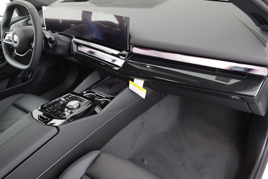 New 2026 Mineral White Metallic BMW 530i xDrive image 21