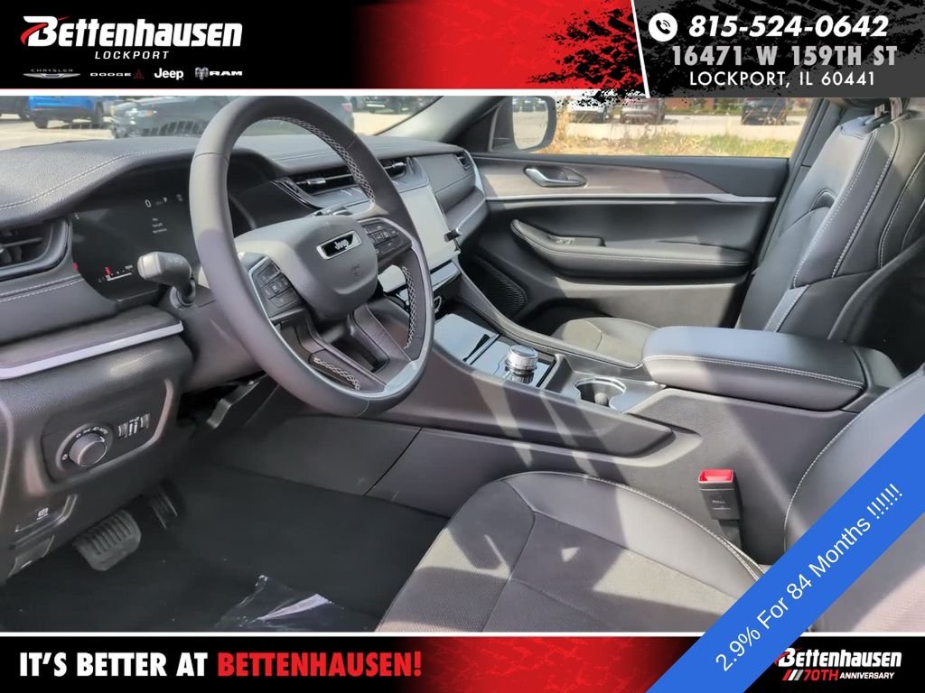 New 2026 Silver Zynith Exterior Paint Jeep Laredo Altitude image 18