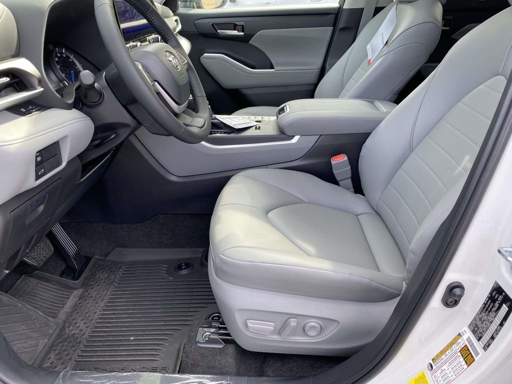 Used 2026 Beige Toyota XLE image 9