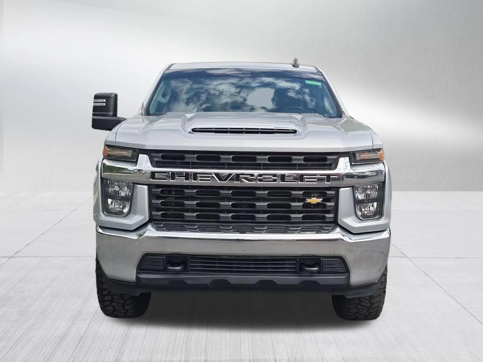 Used 2023 Silver Ice Metallic Chevrolet LT image 8