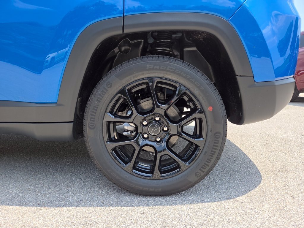 New 2026 Hydro Blue Pearl-Coat Exterior Paint Jeep Latitude Altitude image 20
