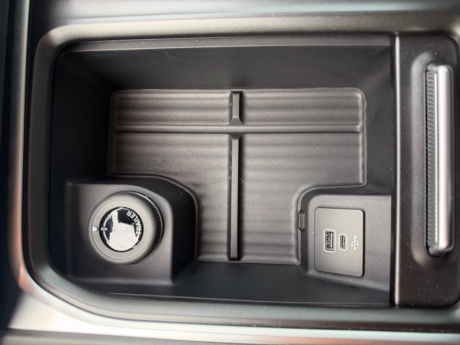 Used 2027 Gray Metallic Ford Active image 15