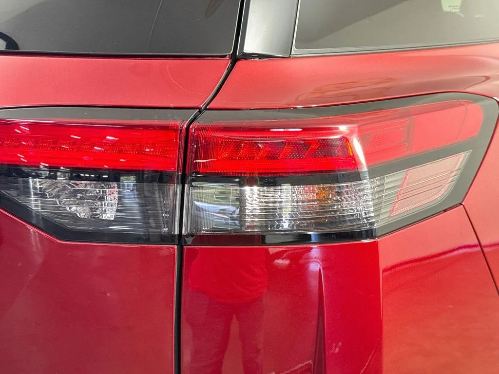 Used 2024 Red Nissan SL image 34