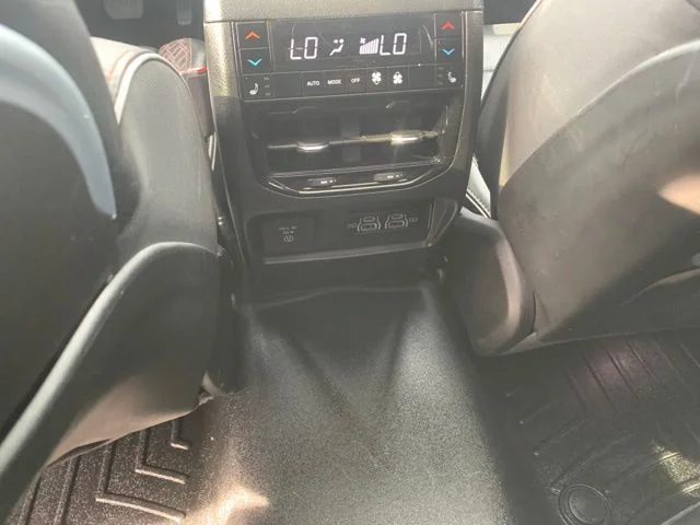Used 2023 Brown Jeep  image 22
