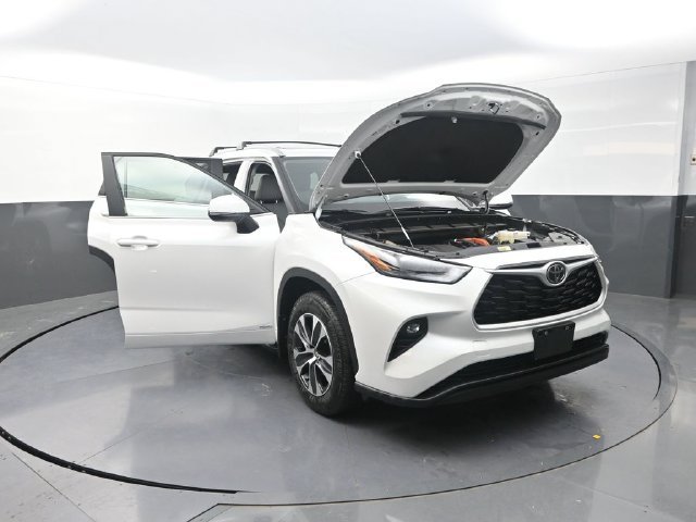 Used 2026 Beige Toyota XLE image 39