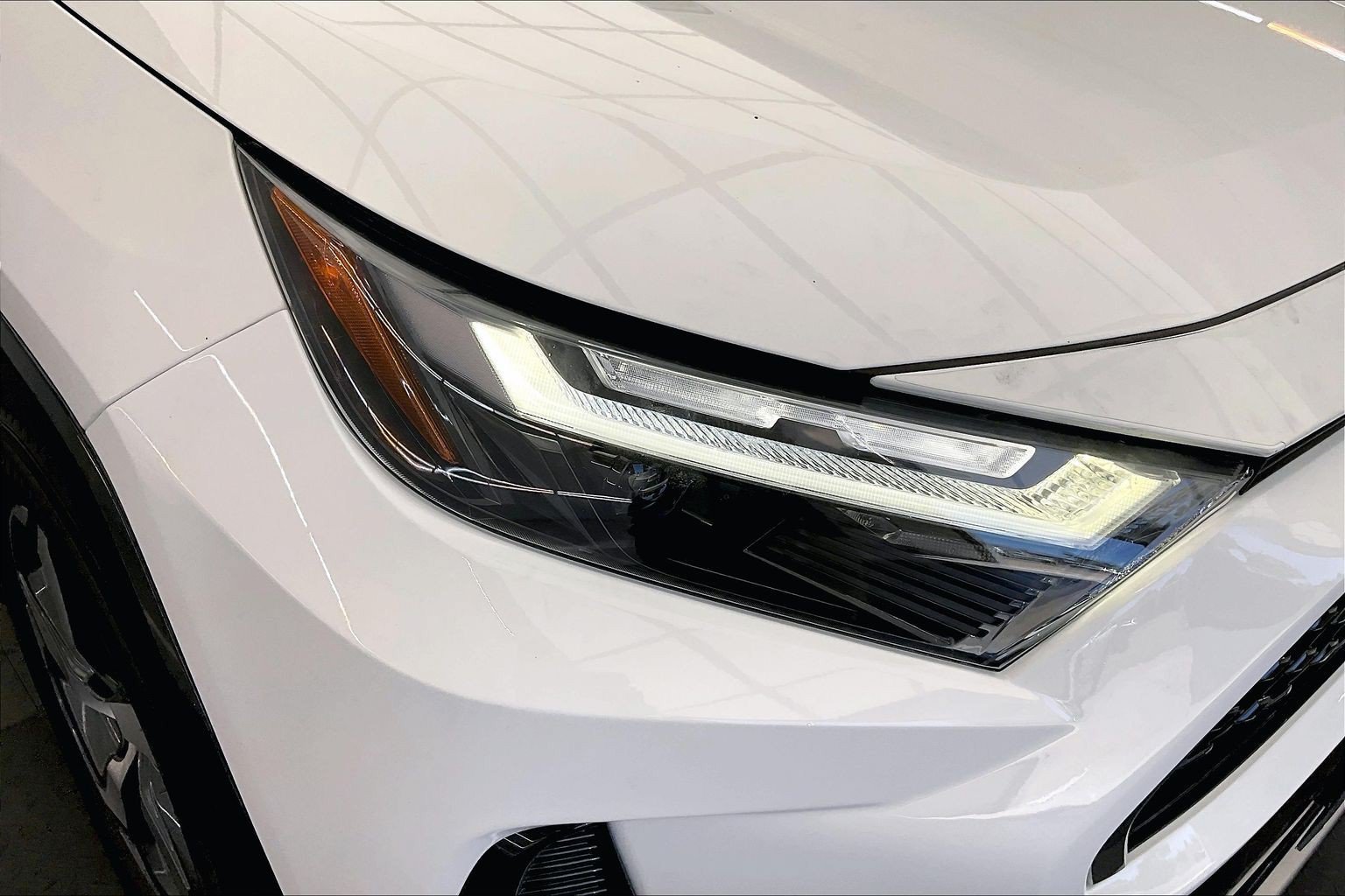 Used 2023 Ice Cap Toyota SE image 29