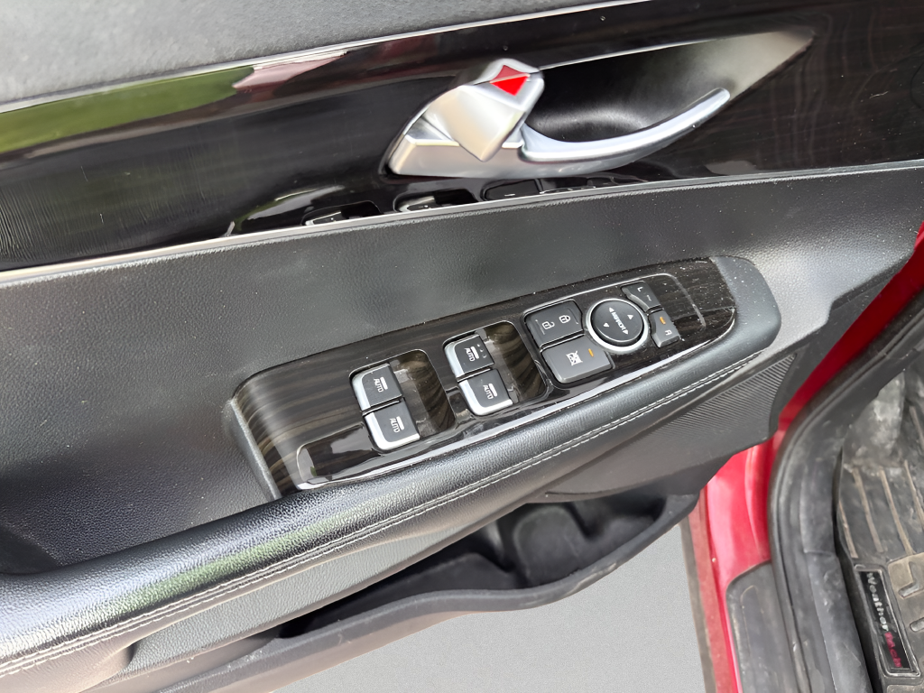 Used 2020 Red Kia LX image 23