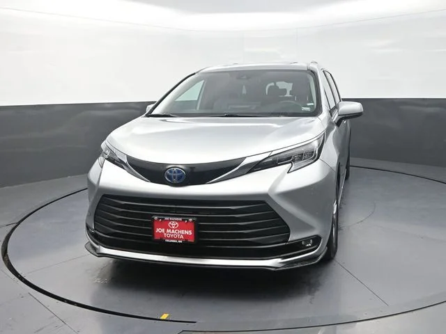 Used 2025 Silver Toyota XLE image 2