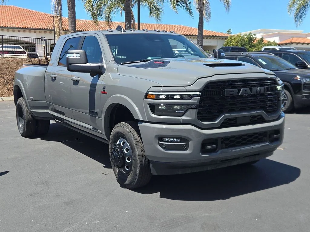 New 2026 Ceramic Gray Clear-Coat Exterior Paint RAM Limited image 3