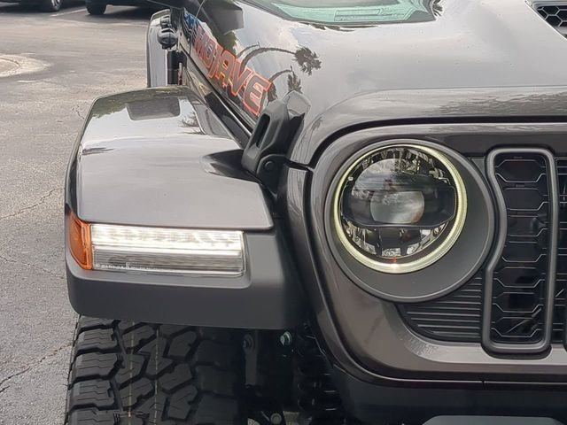 New 2026 Granite Crystal Metallic Clear-Coat Exterior Paint Jeep Mojave image 10