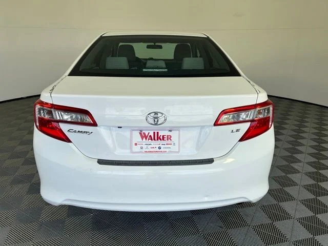 Used 2014 White Toyota LE image 6