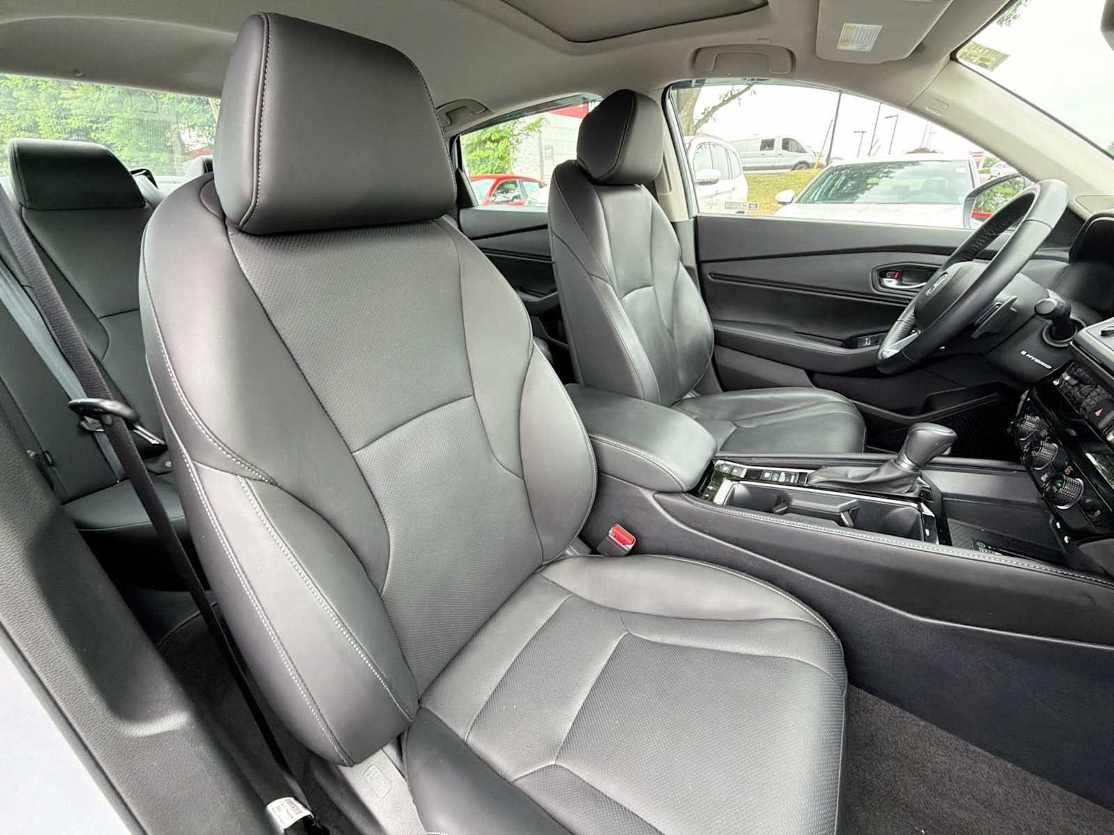 Used 2023 Lunar Silver Metallic Honda Touring image 17