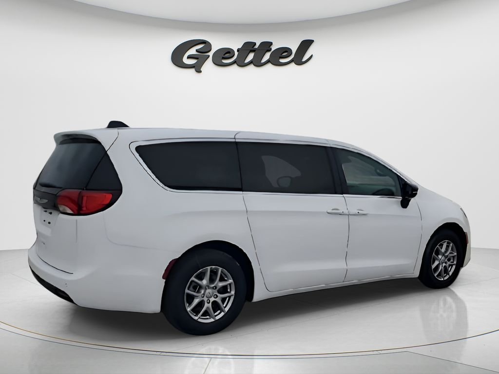 2026 Chrysler Voyager LX - Photo 8