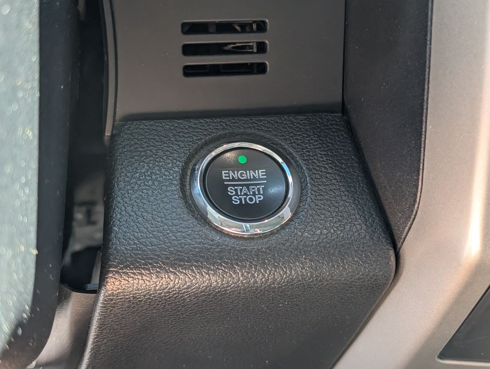 Used 2018 Oxford White Ford Lariat image 20