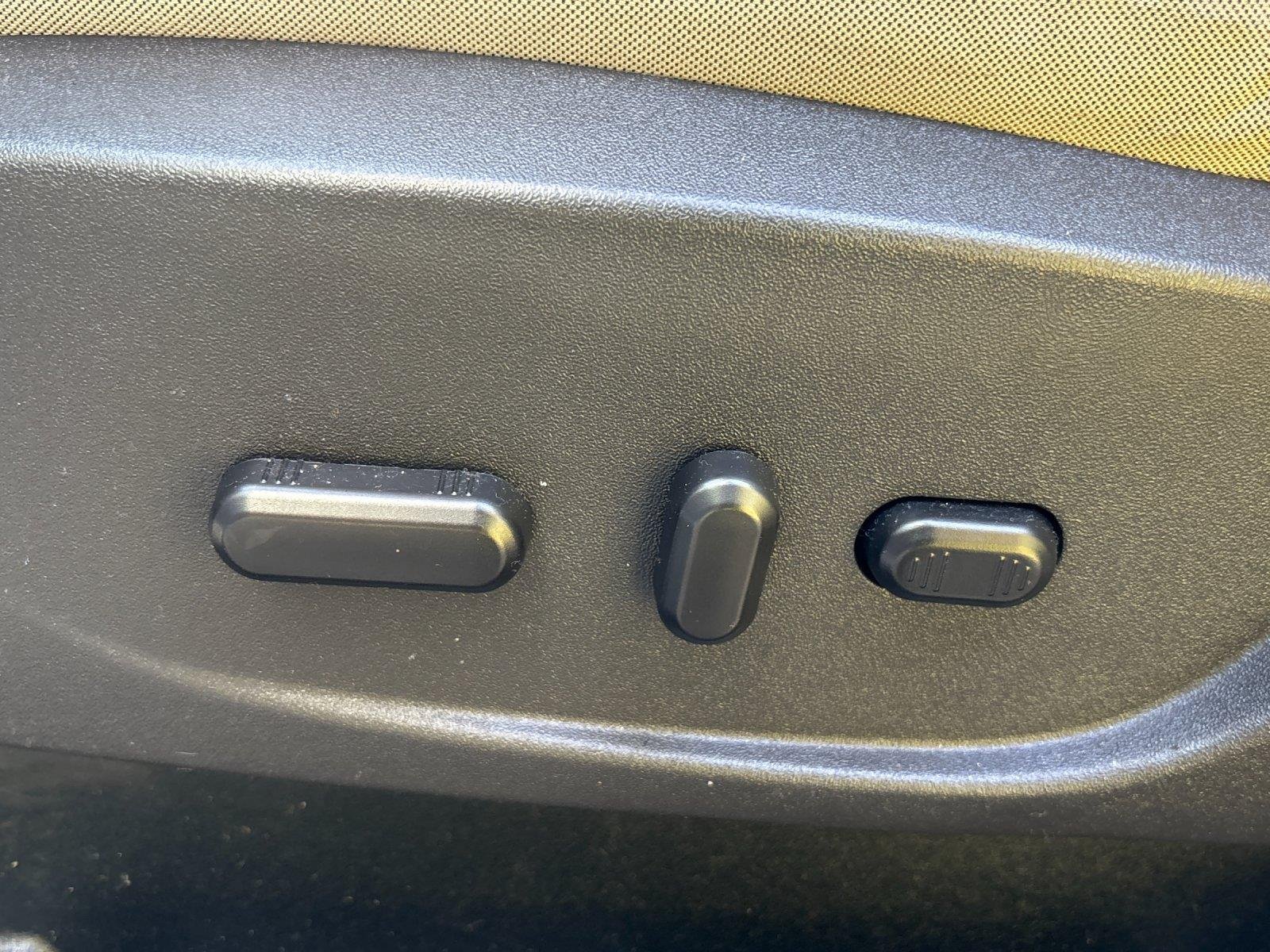 Used 2017 Ingot Silver Ford SE image 15