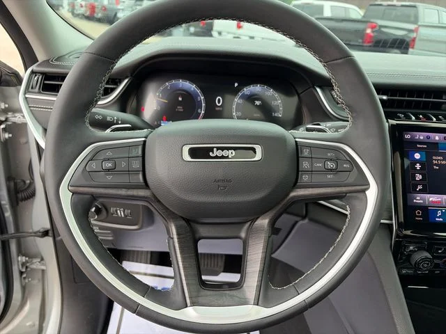 Used 2024 Silver Zynith Jeep Limited image 20