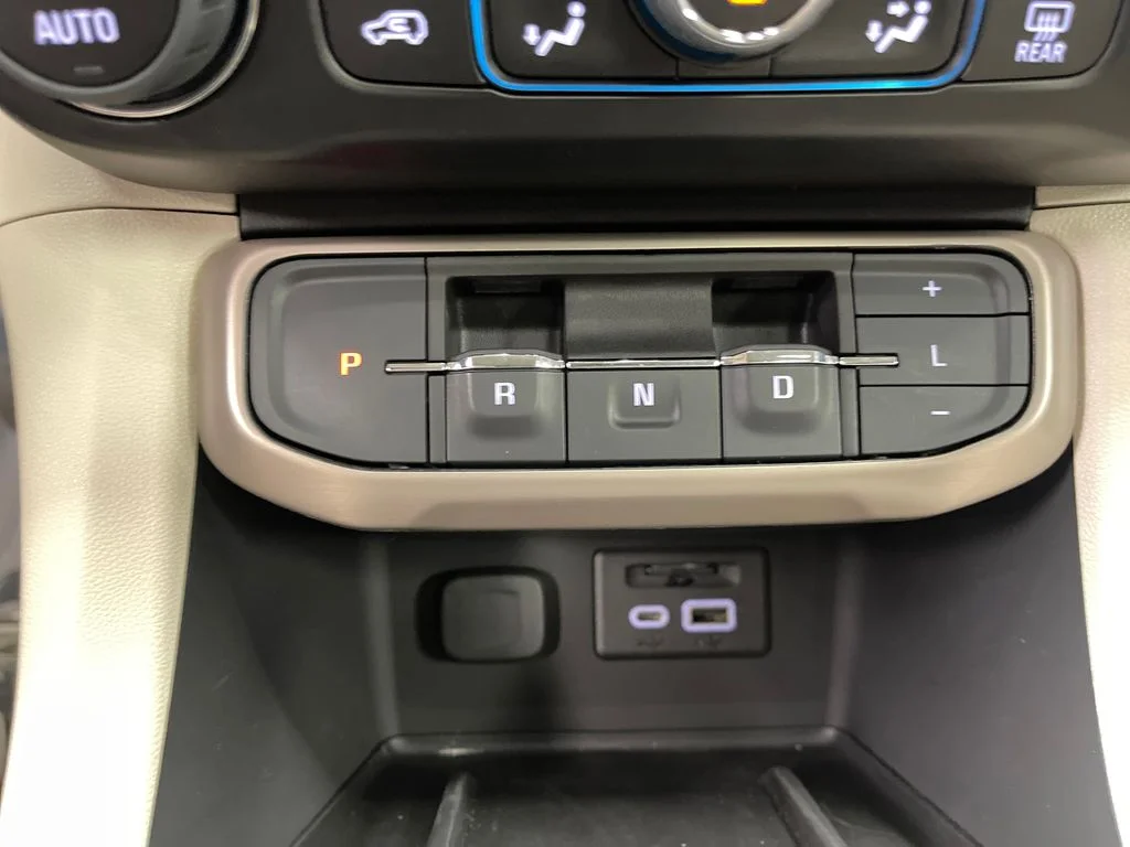 Used 2023 White GMC Denali image 26
