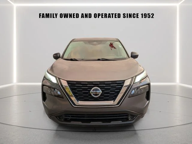 Used 2021 Gray Nissan S image 6