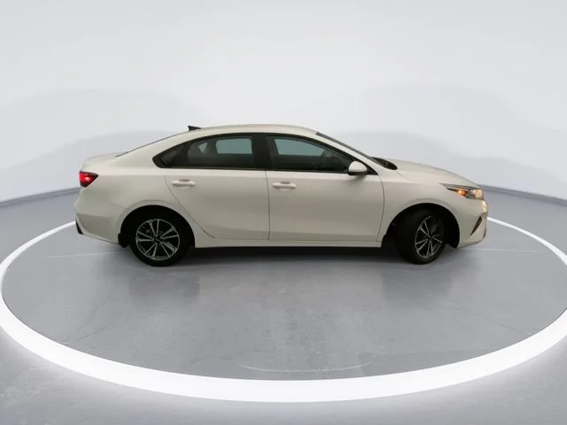Used 2023 White Kia LXS image 7