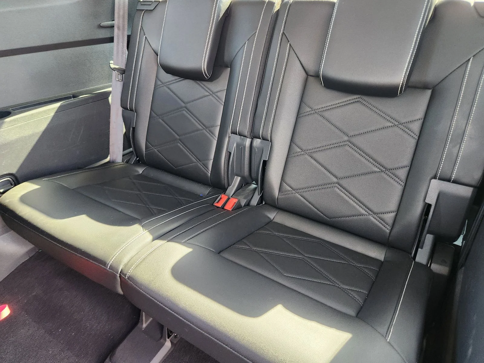 Used 2025 Gray Volkswagen 2.0T SE w/Technology image 30
