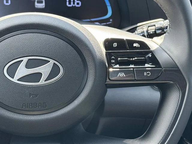 Used 2025  Hyundai SEL Sport image 22