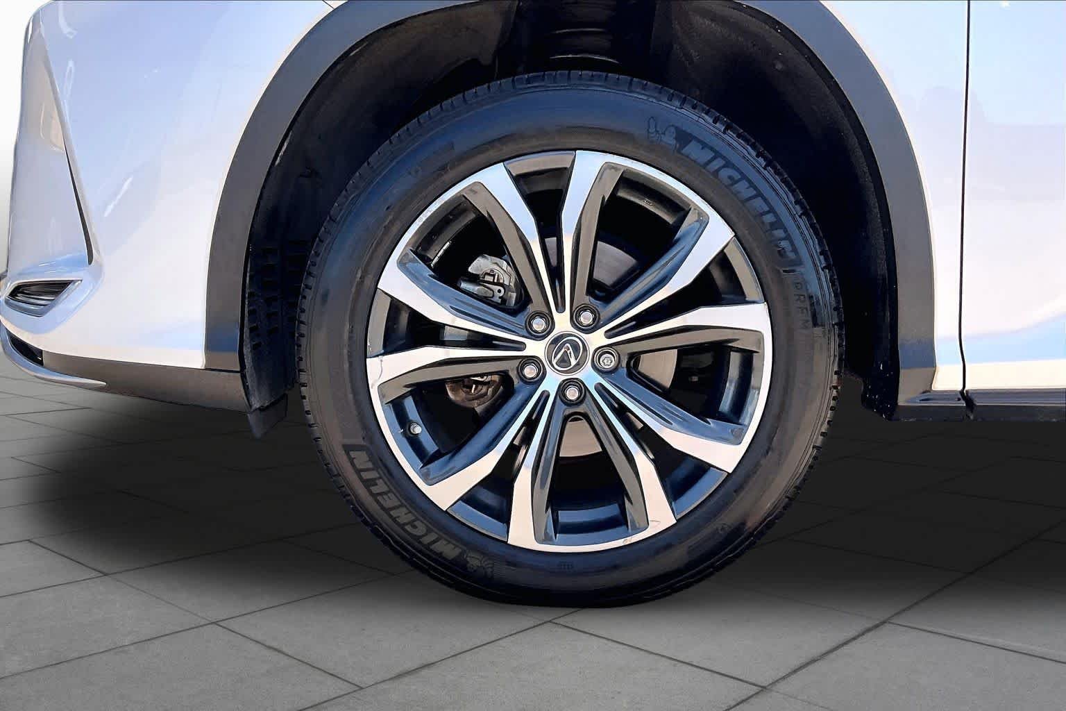 Used 2020 Eminent White Pearl Lexus  image 11
