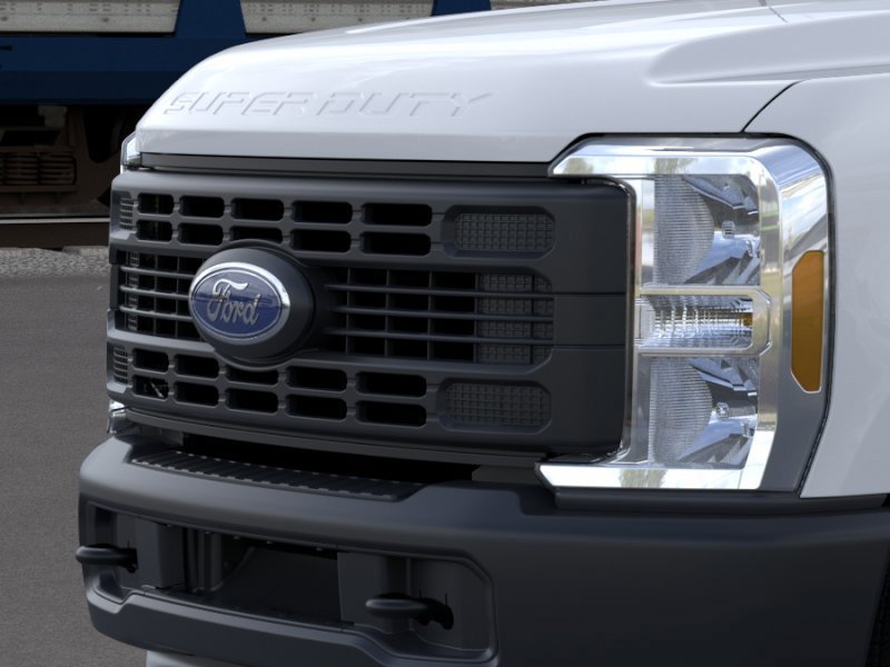 New 2026 Oxford White Ford XL image 17