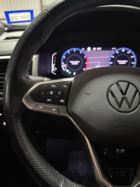 Used 2021 Black Volkswagen 3.6L V6 SEL R-Line image 25