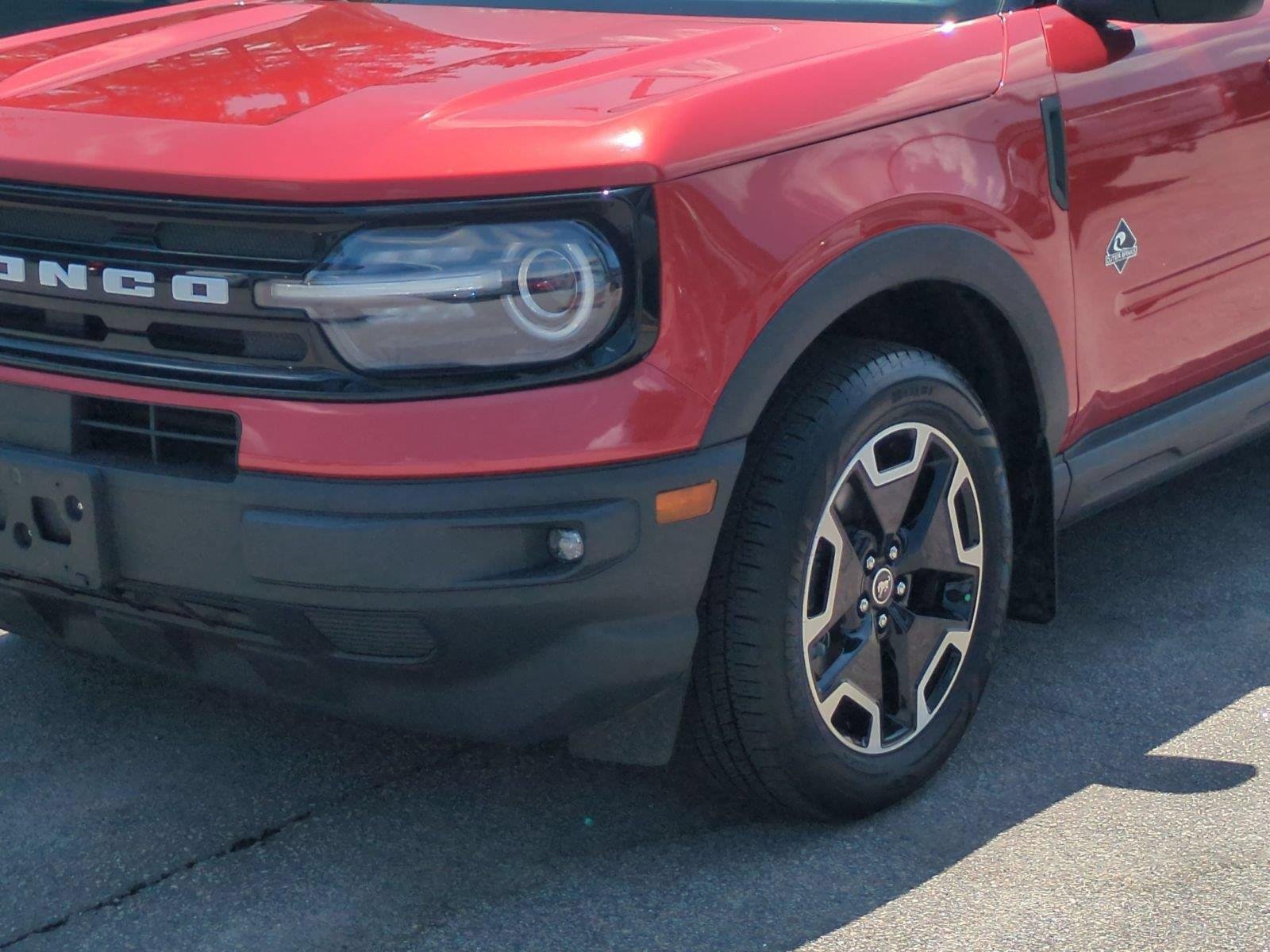 Used 2022 Hot Pepper Red Metallic Tinted Clearcoat Ford Outer Banks image 9