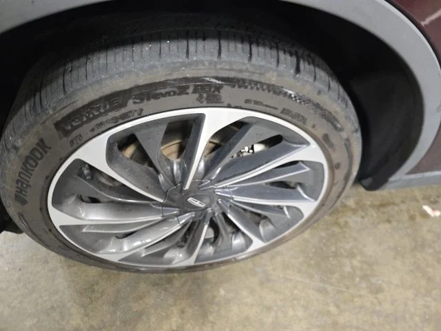 Used 2020 Red Lincoln Reserve image 10