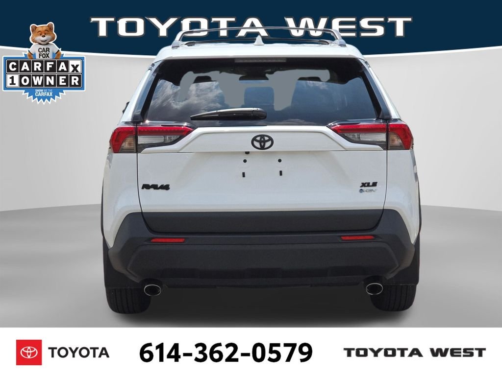 Used 2025 White Toyota XLE image 9