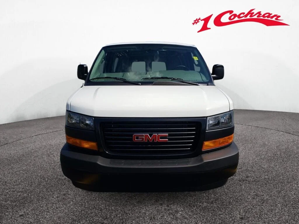 New 2026 Summit White GMC  image 2