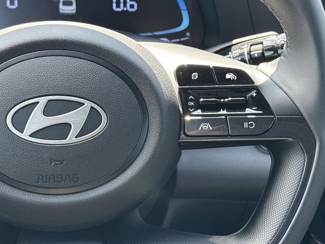 Used 2025  Hyundai SEL Sport image 22