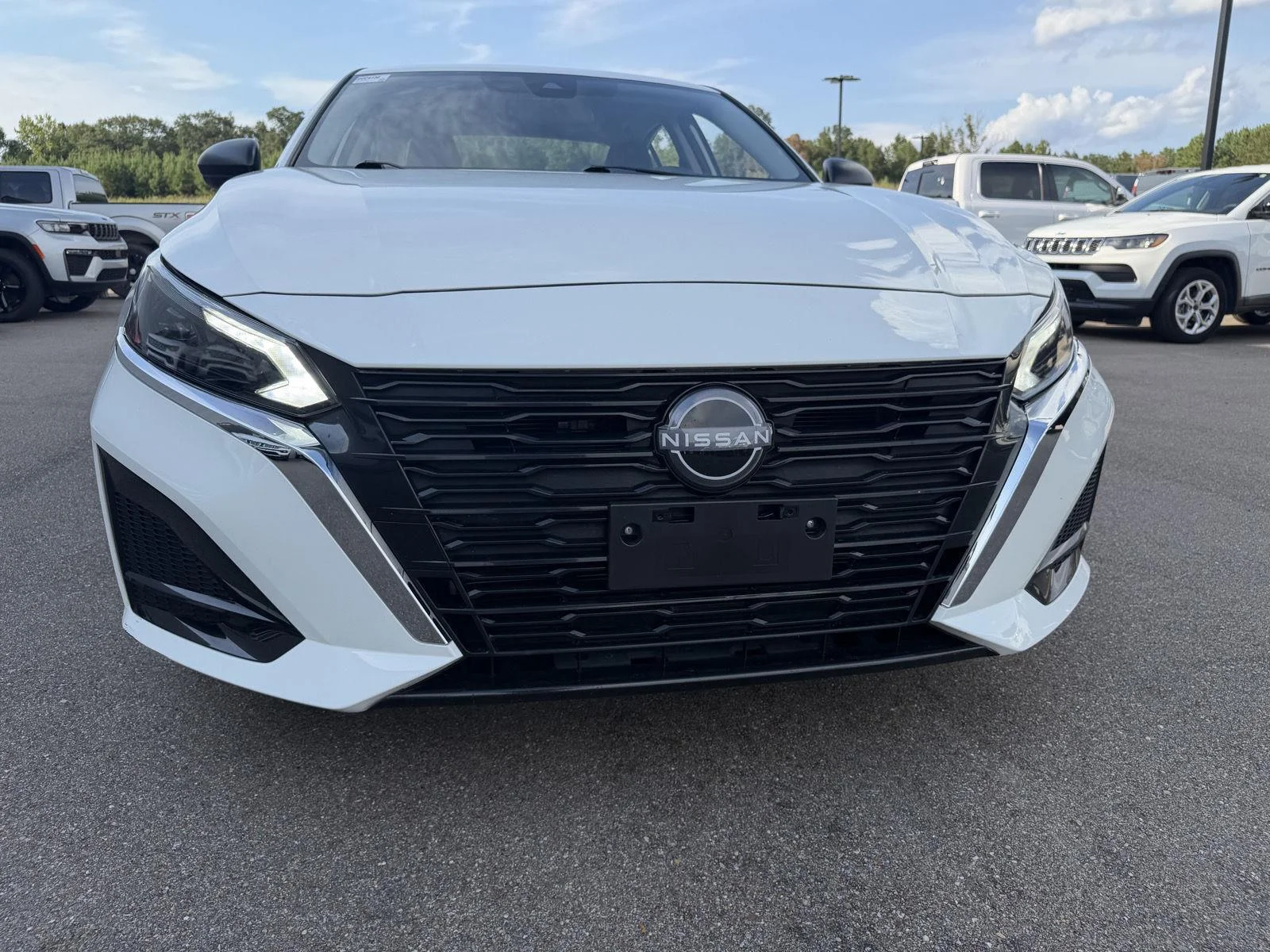 Used 2025 Glacier White Nissan SV image 23