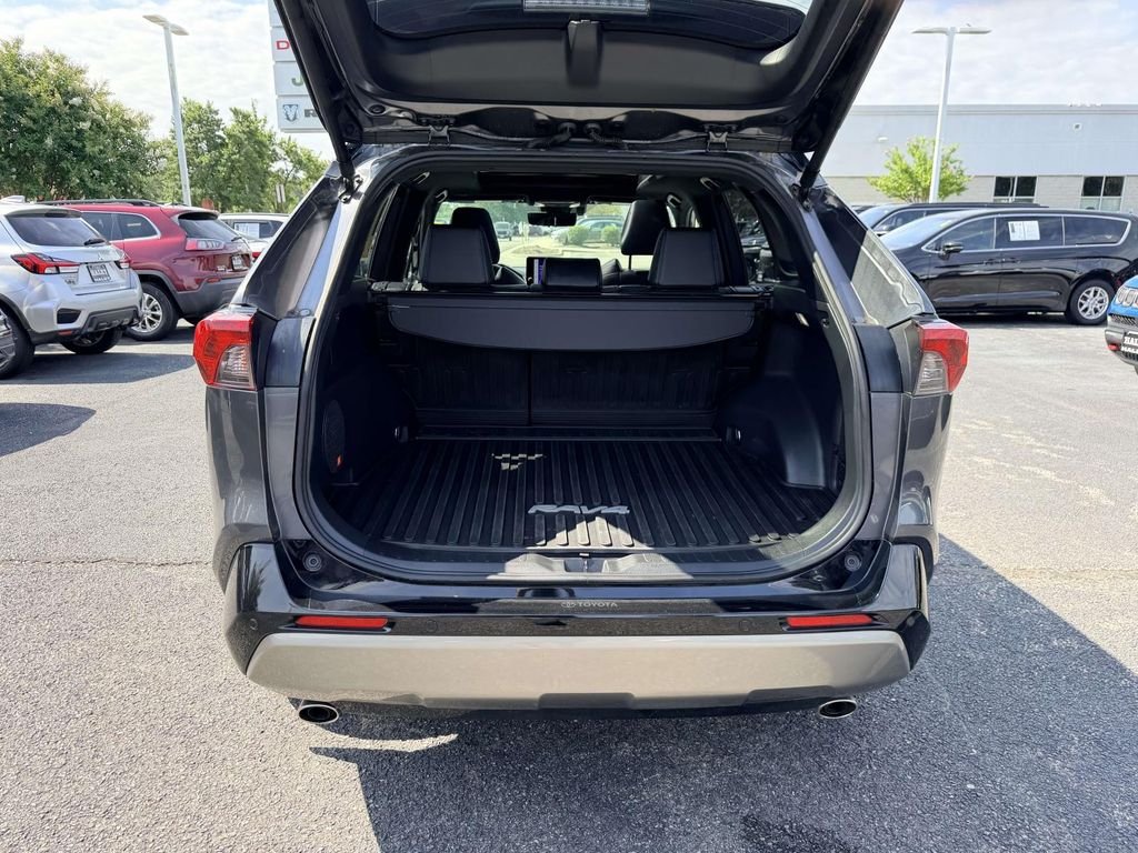 Used 2024  Toyota XSE image 11