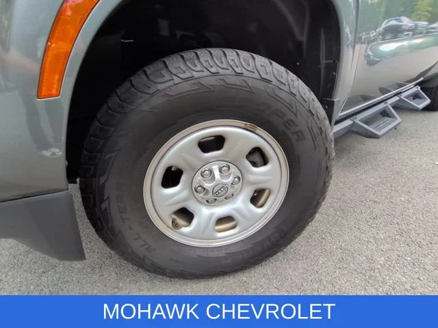 Used 2022 Gray Nissan King Cab S 4x4 image 7