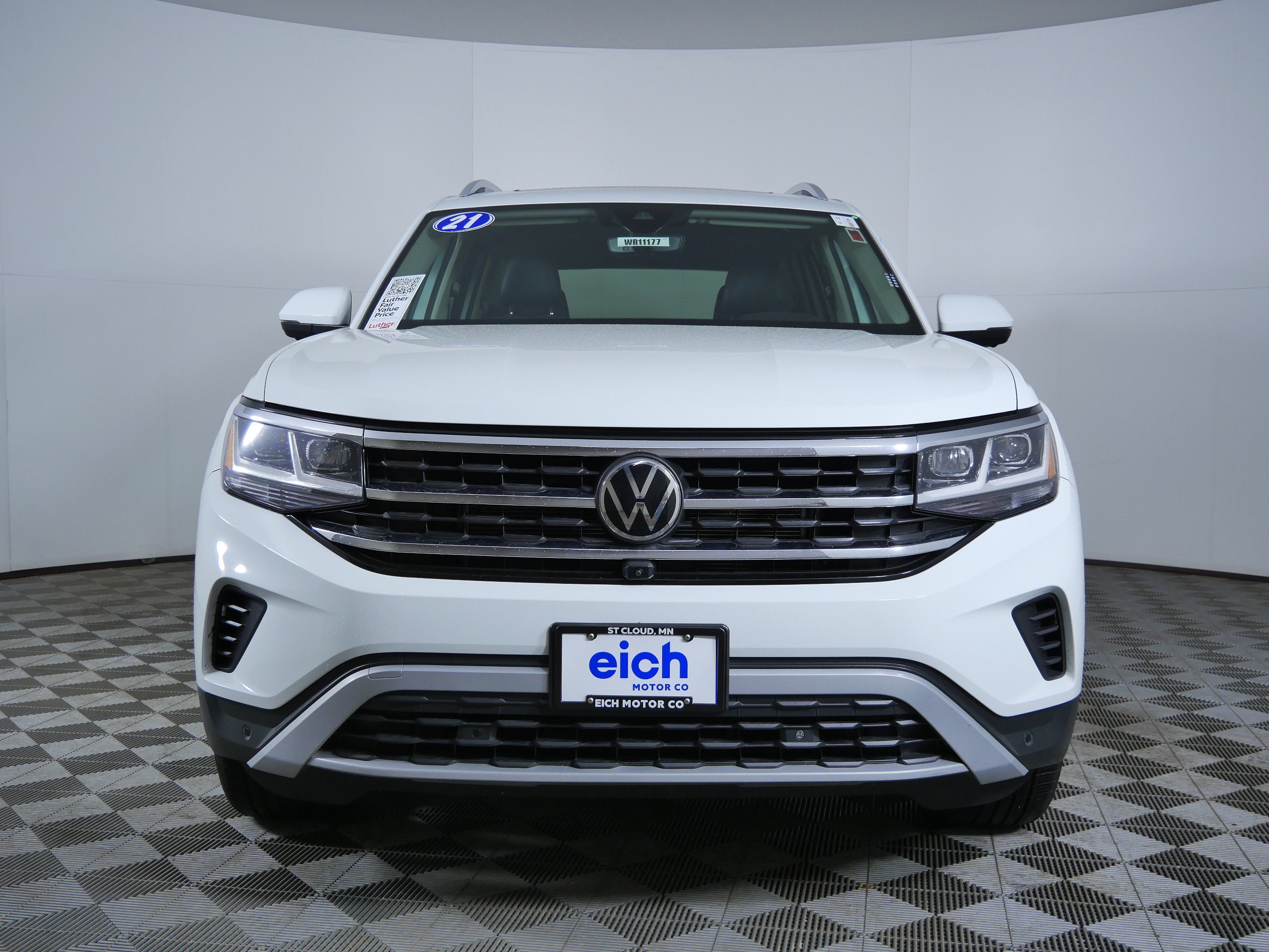 Used 2021 White Volkswagen 3.6L V6 SEL Premium image 2