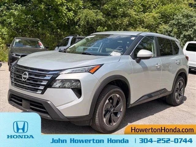 Used 2024 Silver Nissan SV image 9
