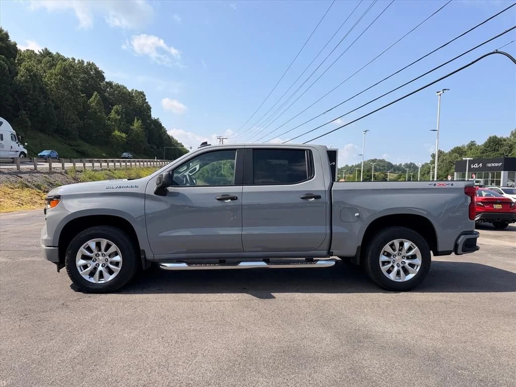 Used 2025 Gray Chevrolet Custom image 7
