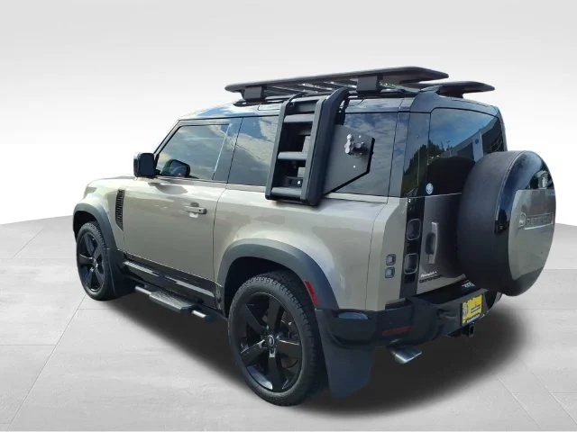 Used 2023 Gray Land Rover V8 image 9