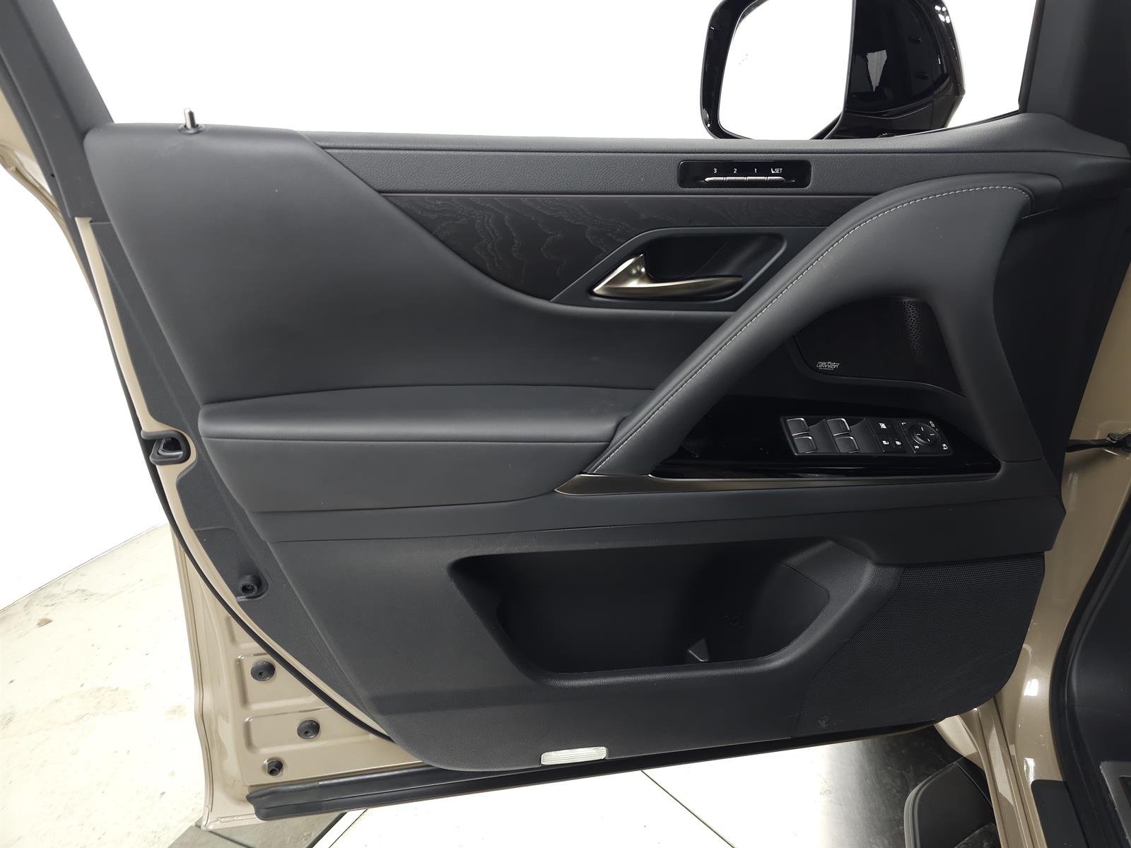 Certified Used 2025 Earth 4z1 Lexus Overtrail image 16