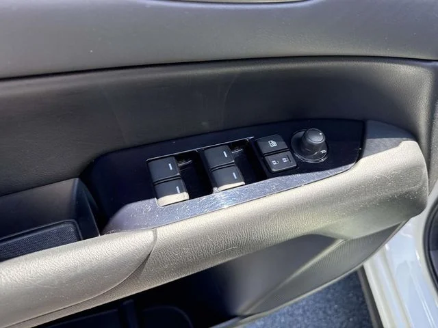 Used 2019 White Mazda Touring image 27