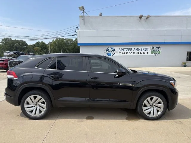 Used 2021 Black Volkswagen 3.6L V6 SE w/Technology image 11