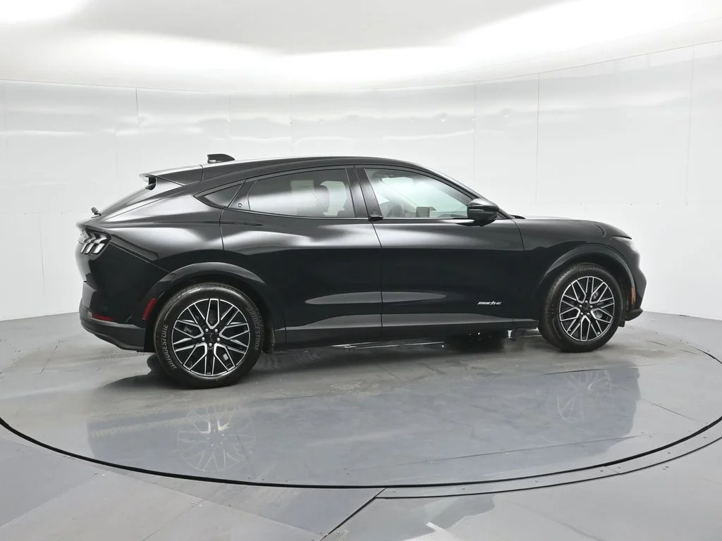 Used 2025 Black Ford Premium image 28