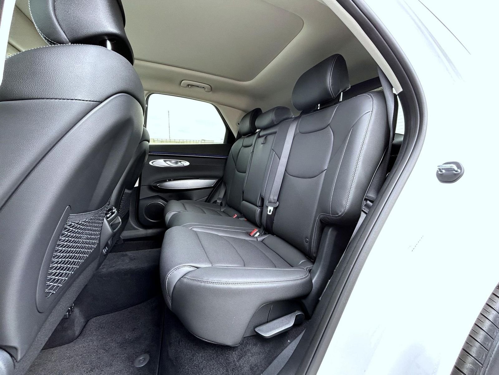 New 2026 White Genesis 2.5T Select image 19