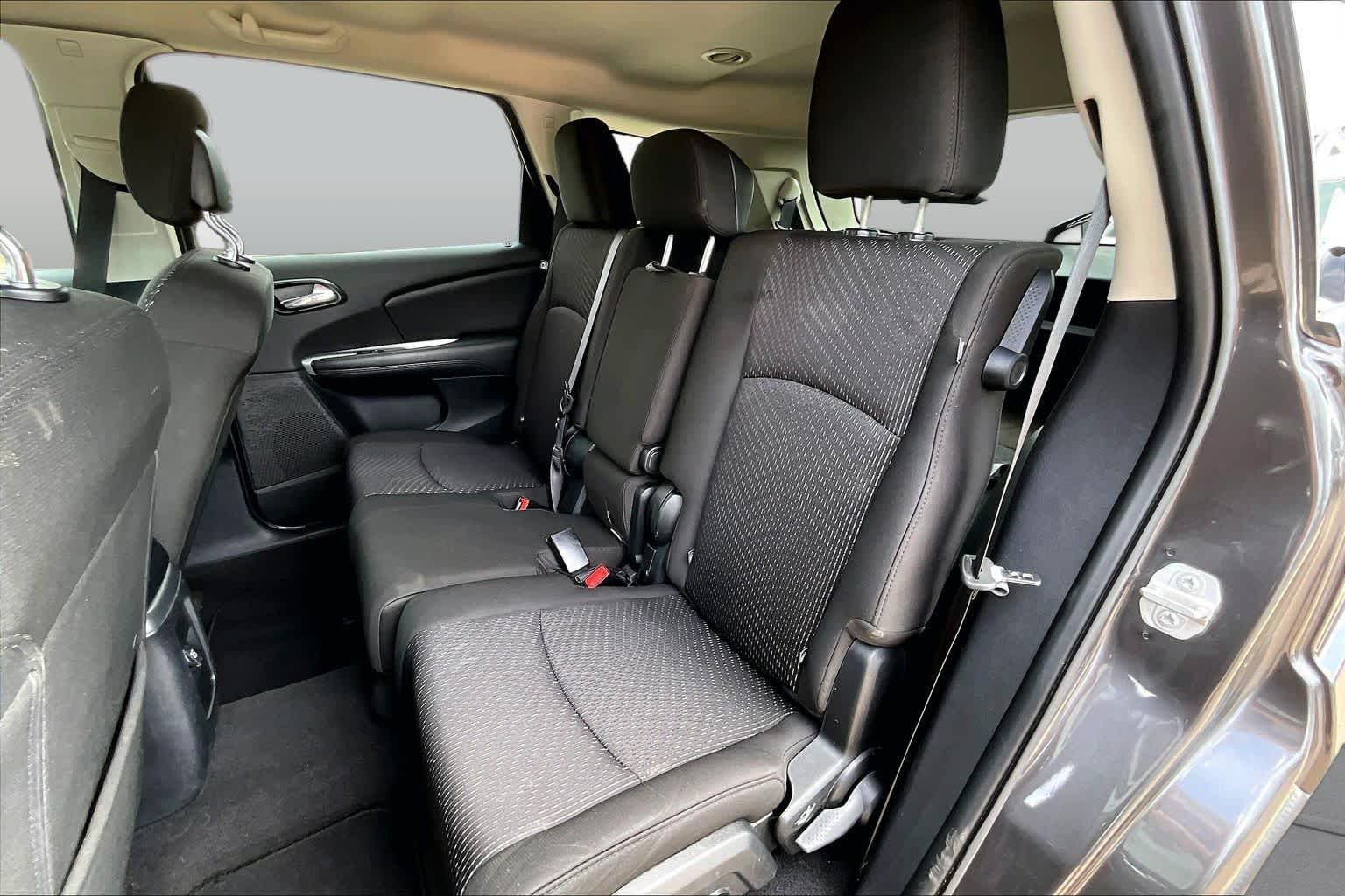Used 2019 Granite Pearlcoat Dodge SE image 19